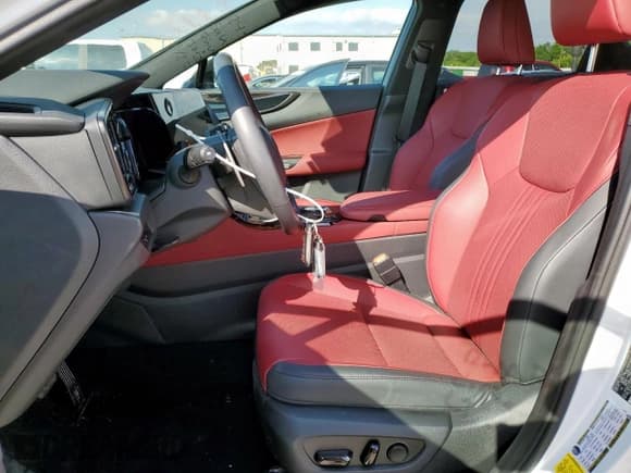 ✅ 2024 Lexus NX 350h • VIN: 2T2AKCEZ4RC026784 • Lot: 59357845. Wystawiony na Copart z przebiegiem 13 368 mil. Bezpłatny archiwum sprzedaży aukcyjnych z USA i szczegółowy raport historii pojazdu na DreamBid. Zdjęcie 7.