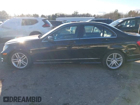 ✅ 2013 Mercedes-Benz C 300 Sport • VIN: WDDGF8AB1DR280823 • Lot: 43692645. Listed on IAAI with 170,469 mi. Free auction sales archive from the USA and detailed vehicle history report at DreamBid. Image 15.