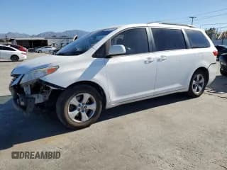 ✅ 2017 Toyota Sienna LE • VIN: 5TDKZ3DC4HS837640 • Lot: 90667025. Listed on Copart with 271,808 mi. Free auction sales archive from the USA and detailed vehicle history report at DreamBid. Image 1.