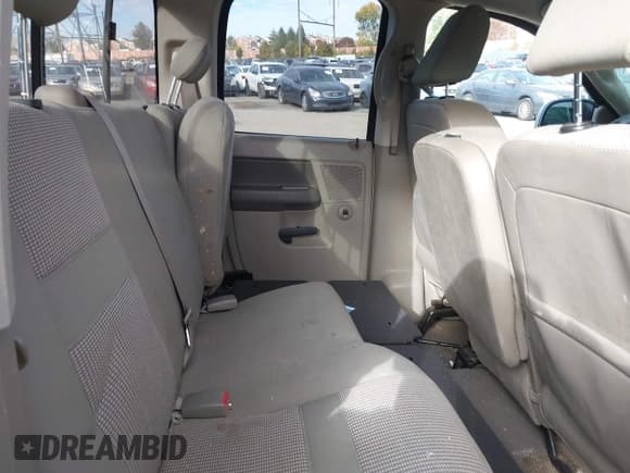 ✅ 2008 Dodge 1500 ST • VIN: 1D7HU18218J130917 • Lot: 43617480. Wystawiony na IAAI z przebiegiem 208 586 mil. Bezpłatny archiwum sprzedaży aukcyjnych z USA i szczegółowy raport historii pojazdu na DreamBid. Zdjęcie 8.