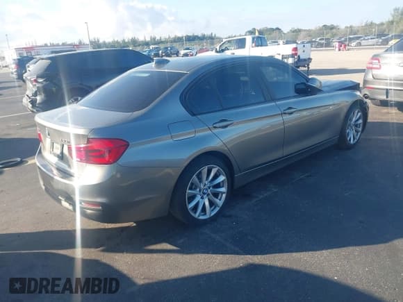 ✅ 2017 BMW 3 Series 320i xDrive • VIN: WBA8E5G39HNU44278 • Лот: 43797502. Опубликован ранее на IAAI с пробегом 54 132 миль. Бесплатный доступ к архиву аукционных продаж из США и подробный отчёт об истории автомобиля на DreamBid. Изображение 4.