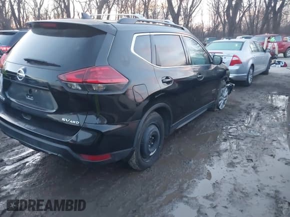 ✅ 2017 Nissan Rogue SL • VIN: 5N1AT2MV3HC765240 • Lot: 43917620. Wystawiony na IAAI z przebiegiem 73 664 mil. Bezpłatny archiwum sprzedaży aukcyjnych z USA i szczegółowy raport historii pojazdu na DreamBid. Zdjęcie 4.