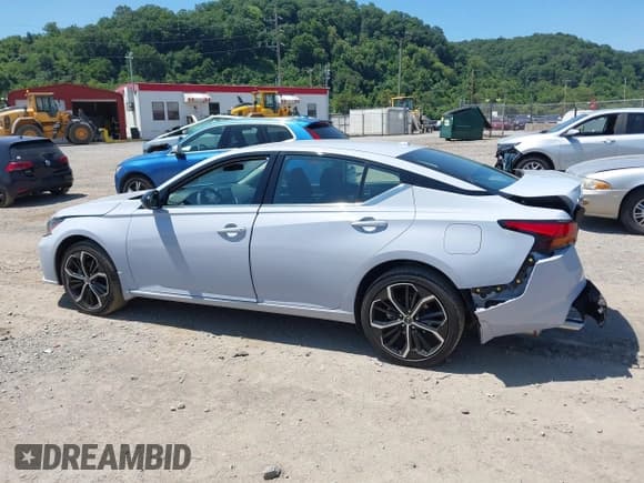 ✅ 2025 Nissan Altima SR • VIN: 1N4BL4CW3SN337796 • Lot: 42805777. Wystawiony na IAAI z przebiegiem 187 mil. Bezpłatny archiwum sprzedaży aukcyjnych z USA i szczegółowy raport historii pojazdu na DreamBid. Zdjęcie 14.