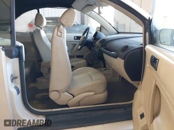 ✅ 2006 Volkswagen Beetle • VIN: 3VWRG31YX6M320499 • Lot: 43535223. Listed on IAAI with 145,120 mi. Free auction sales archive from the USA and detailed vehicle history report at DreamBid. Image 5.