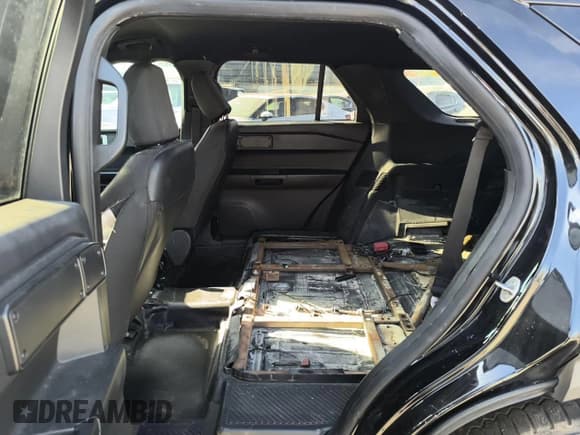 ✅ 2021 Ford Police Interceptor Utility • VIN: 1FM5K8AC1MNA02657 • Lot: 81521844. Wystawiony na Copart z przebiegiem 72 859 mil. Bezpłatny archiwum sprzedaży aukcyjnych z USA i szczegółowy raport historii pojazdu na DreamBid. Zdjęcie 11.