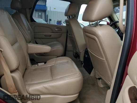 ✅ 2010 Cadillac Escalade Premium • VIN: 1GYUKCEF5AR209705 • Lot: 90145355. Wystawiony na Copart z przebiegiem 104 753 mil. Bezpłatny archiwum sprzedaży aukcyjnych z USA i szczegółowy raport historii pojazdu na DreamBid. Zdjęcie 11.