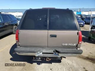 ✅ 1998 Chevrolet Suburban • VIN: 1GNFK16R6WJ306534 • Lot: 75030844. Wystawiony na Copart z przebiegiem 230 869 mil. Bezpłatny archiwum sprzedaży aukcyjnych z USA i szczegółowy raport historii pojazdu na DreamBid. Zdjęcie 6.