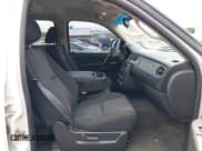 ✅ 2010 Chevrolet Suburban LS • VIN: 1GNUCHE09AR200640 • Lot: 42326053. Listed on IAAI with 218,327 mi. Free auction sales archive from the USA and detailed vehicle history report at DreamBid. Image 5.