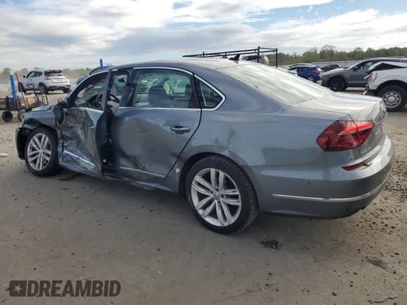 ✅ 2018 Volkswagen Passat SEL Premium • VIN: 1VWCA7A35JC032287 • Lot: 85483145. Listed on Copart with 67,958 mi. Free auction sales archive from the USA and detailed vehicle history report at DreamBid. Image 2.