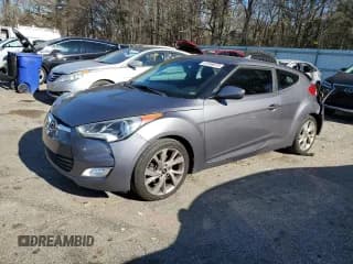 ✅ 2017 Hyundai Veloster • VIN: KMHTC6AD9HU307143 • Lot: 41558875. Wystawiony na Copart z przebiegiem 134 977 mil. Bezpłatny archiwum sprzedaży aukcyjnych z USA i szczegółowy raport historii pojazdu na DreamBid. Zdjęcie 1.