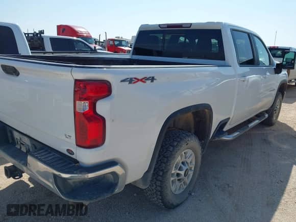 2020 Chevrolet Silverado 2500HD LT z VIN 1GC1YNEY7LF301858, wystawiony jako IAAI lot #42650174 z przebiegiem 107 523 mil mil oraz . Historia ofert i sprzedaży dostępna na DreamBid. Obrazek 6.