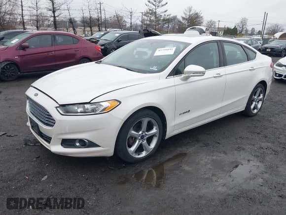 ✅ 2013 Ford Fusion SE Hybrid • VIN: 3FA6P0LU0DR197106 • Lot: 43795841. Wystawiony na IAAI z przebiegiem 183 345 mil. Bezpłatny archiwum sprzedaży aukcyjnych z USA i szczegółowy raport historii pojazdu na DreamBid. Zdjęcie 2.