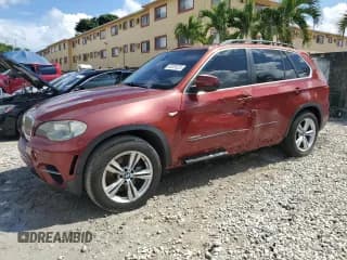 ✅ 2012 BMW X5 50i • VIN: 5UXZV8C50CL422589 • Лот: 82229225. Опубликован ранее на Copart с пробегом 160 841 миль. Бесплатный доступ к архиву аукционных продаж из США и подробный отчёт об истории автомобиля на DreamBid. Изображение 1.