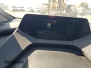 ✅ 2024 Toyota Prius LE • VIN: JTDACAAU5R3017245 • Lot: 82163095. Wystawiony na Copart z przebiegiem 121 821 mil. Bezpłatny archiwum sprzedaży aukcyjnych z USA i szczegółowy raport historii pojazdu na DreamBid. Zdjęcie 9.