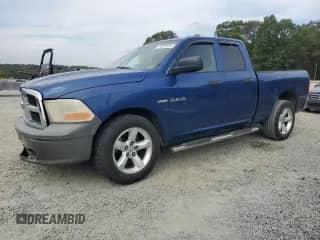 ✅ 2009 Dodge 1500 ST • VIN: 1D3HB18T29S798785 • Лот: 74876514. Размещён на Copart с пробегом 165 635 миль миль. Получите бесплатный доступ к архиву аукционных продаж из США и посмотрите подробный отчёт об истории автомобиля на DreamBid. Изображение 1.