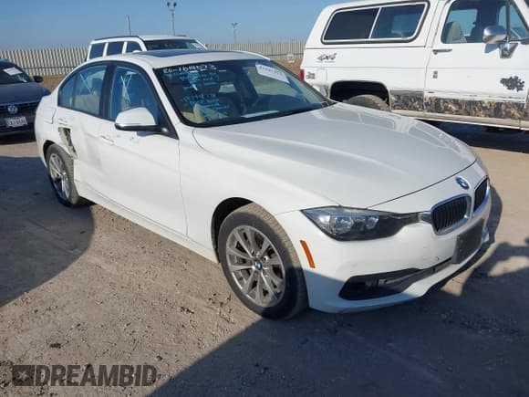 ✅ 2017 BMW 3 Series 320i • VIN: WBA8E1G36HNU17676 • Lot: 43597193. Wystawiony na IAAI z przebiegiem 78 800 mil. Bezpłatny archiwum sprzedaży aukcyjnych z USA i szczegółowy raport historii pojazdu na DreamBid. Zdjęcie 1.