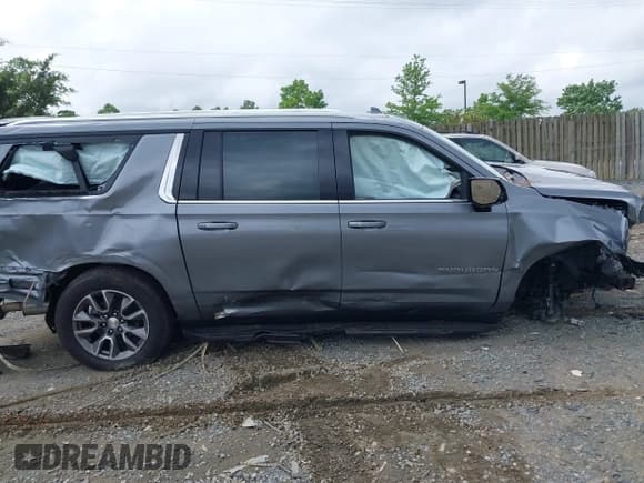 ✅ 2022 Chevrolet Suburban LT • VIN: 1GNSKCKT0NR296269 • Lot: 42190603. Listed on IAAI with 61,874 mi. Free auction sales archive from the USA and detailed vehicle history report at DreamBid. Image 13.