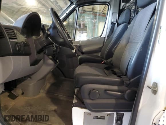 ✅ 2013 Mercedes-Benz Sprinter Cargo • VIN: WD3PE7CC8D5766981 • Лот: 56322285. Опубликован ранее на Copart с пробегом 202 876 миль. Бесплатный доступ к архиву аукционных продаж из США и подробный отчёт об истории автомобиля на DreamBid. Изображение 7.