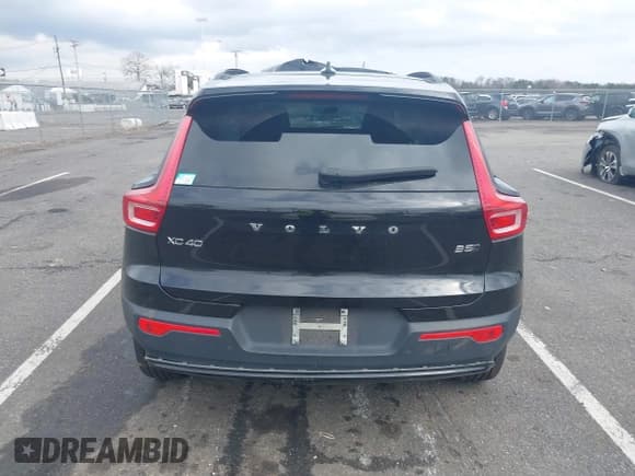 ✅ 2023 Volvo XC40 Plus Dark Theme • VIN: YV4L12UWXP2009398 • Lot: 41946977. Listed on IAAI with 33,330 mi. Free auction sales archive from the USA and detailed vehicle history report at DreamBid. Image 16.