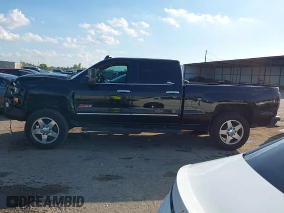 ✅ 2015 Chevrolet Silverado 2500HD LTZ • VIN: 1GC1KWE87FF601153 • Лот: 43541375. Опубликован ранее на IAAI с пробегом 254 387 миль. Бесплатный доступ к архиву аукционных продаж из США и подробный отчёт об истории автомобиля на DreamBid. Изображение 14.