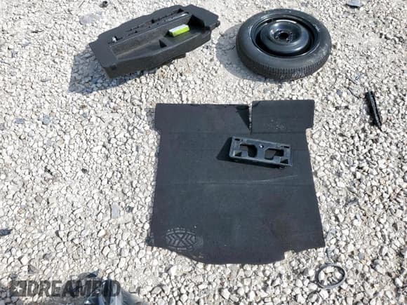 ✅ 2015 Honda Fit LX • VIN: 3HGGK5H53FM759688 • Lot: 68818025. Wystawiony na Copart z przebiegiem 137 109 mil. Bezpłatny archiwum sprzedaży aukcyjnych z USA i szczegółowy raport historii pojazdu na DreamBid. Zdjęcie 13.