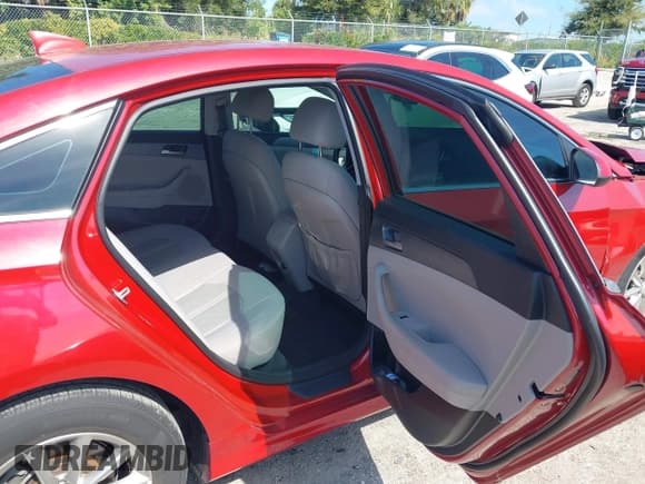 ✅ 2018 Hyundai Sonata SE • VIN: 5NPE24AF1JH623089 • Лот: 43503245. Опубликован ранее на IAAI с пробегом 57 077 миль. Бесплатный доступ к архиву аукционных продаж из США и подробный отчёт об истории автомобиля на DreamBid. Изображение 8.