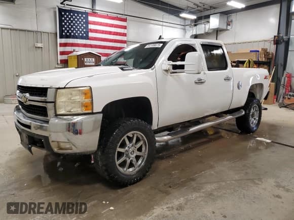 ✅ 2008 Chevrolet Silverado 2500HD LTZ • VIN: 1GCHK23638F160701 • Lot: 54108675. Wystawiony na Copart z przebiegiem 236 392 mil. Bezpłatny archiwum sprzedaży aukcyjnych z USA i szczegółowy raport historii pojazdu na DreamBid. Zdjęcie 1.
