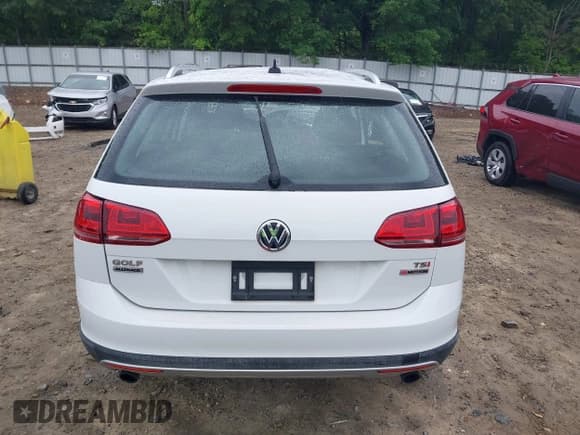 ✅ 2017 Volkswagen Golf S • VIN: 3VWH17AU5HM540511 • Lot: 42209861. Listed on IAAI with 84,978 mi. Free auction sales archive from the USA and detailed vehicle history report at DreamBid. Image 16.