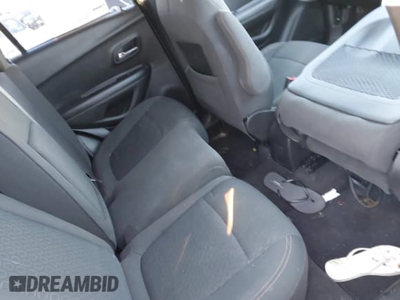 ✅ 2020 Chevrolet Trax LS • VIN: KL7CJKSB9LB327345 • Lot: 43727908. Wystawiony na IAAI z przebiegiem 38 903 mil. Bezpłatny archiwum sprzedaży aukcyjnych z USA i szczegółowy raport historii pojazdu na DreamBid. Zdjęcie 8.