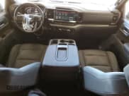 ✅ 2025 GMC Sierra 1500 SLT • VIN: 1GTPHDED0SZ173865 • Лот: 87296855. Опубликован ранее на Copart с пробегом 20 982 миль. Бесплатный доступ к архиву аукционных продаж из США и подробный отчёт об истории автомобиля на DreamBid. Изображение 8.