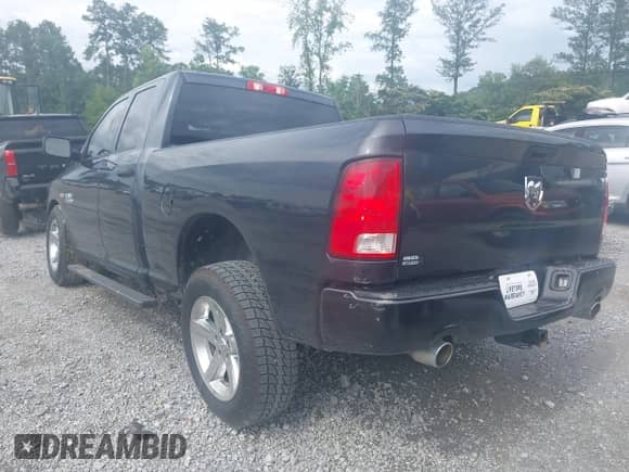 2018 Ram 1500 Tradesman z VIN 1C6RR6FT0JS131914, wystawiony jako IAAI lot #42450939 z przebiegiem 126 119 mil mil oraz . Historia ofert i sprzedaży dostępna na DreamBid. Obrazek 3.