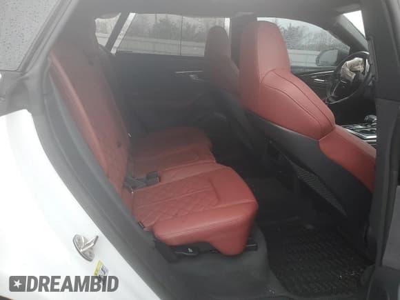 ✅ 2023 Audi SQ8 Premium Plus • VIN: WA1AWBF18PD007077 • Лот: 49072304. Опубликован ранее на Copart с пробегом 27 554 миль. Бесплатный доступ к архиву аукционных продаж из США и подробный отчёт об истории автомобиля на DreamBid. Изображение 10.