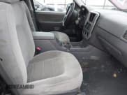 ✅ 2005 Ford Explorer XLT • VIN: 1FMZU73K15UB30317 • Lot: 43589625. Wystawiony na IAAI z przebiegiem 182 176 mil. Bezpłatny archiwum sprzedaży aukcyjnych z USA i szczegółowy raport historii pojazdu na DreamBid. Zdjęcie 5.