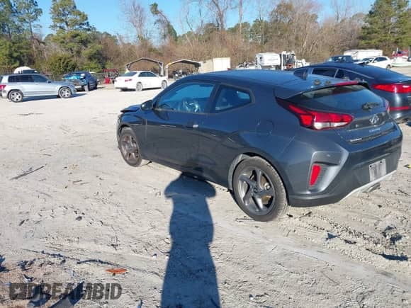 2021 Hyundai Veloster 2.0 z VIN KMHTG6AF3MU032658, wystawiony jako IAAI lot #41356076 z przebiegiem 70 881 mil mil oraz . Historia ofert i sprzedaży dostępna na DreamBid. Obrazek 3.