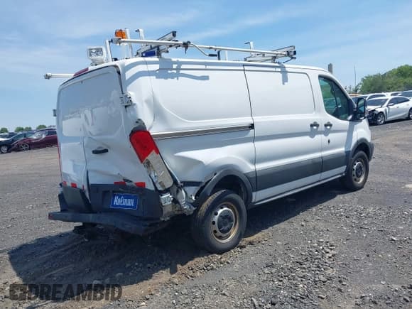 ✅ 2016 Ford Transit Cargo • VIN: 1FTYR1YM0GKB55605 • Lot: 42211489. Listed on IAAI with Not provided. Free auction sales archive from the USA and detailed vehicle history report at DreamBid. Image 4.
