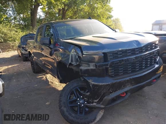 2021 Chevrolet Silverado 1500 Custom Trail Boss z VIN 1GCPYCEF4MZ263535, wystawiony jako IAAI lot #43104326 z przebiegiem 65 435 mil mil oraz . Historia ofert i sprzedaży dostępna na DreamBid. Obrazek 1.