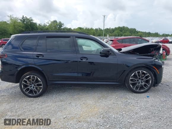 ✅ 2023 BMW X7 M60i • VIN: 5UX33EM02P9N87608 • Lot: 42474351. Wystawiony na IAAI z przebiegiem 29 916 mil. Bezpłatny archiwum sprzedaży aukcyjnych z USA i szczegółowy raport historii pojazdu na DreamBid. Zdjęcie 12.