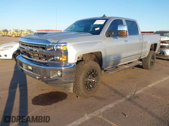 2018 Chevrolet Silverado 2500HD LTZ с VIN 1GC1KWEY6JF236568, выставлен на аукционе IAAI как лот 43462244 с пробегом 102 552 миль миль и . История ставок и продаж доступна на DreamBid. Изображение 2.