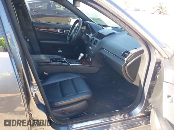 ✅ 2011 Mercedes-Benz C 300 Sport • VIN: WDDGF8BB3BR185319 • Lot: 41973829. Listed on IAAI with Not provided. Free auction sales archive from the USA and detailed vehicle history report at DreamBid. Image 5.