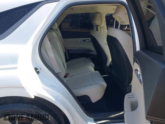 ✅ 2022 Genesis GV70 Sport • VIN: KMUMCDTC4NU039497 • Lot: 41668778. Wystawiony na IAAI z przebiegiem 31 545 mil. Bezpłatny archiwum sprzedaży aukcyjnych z USA i szczegółowy raport historii pojazdu na DreamBid. Zdjęcie 8.