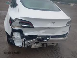 ✅ 2019 Tesla Model 3 Long Range • VIN: 5YJ3E1EB0KF494508 • Lot: 43280818. Wystawiony na IAAI z przebiegiem 106 945 mil. Bezpłatny archiwum sprzedaży aukcyjnych z USA i szczegółowy raport historii pojazdu na DreamBid. Zdjęcie 6.