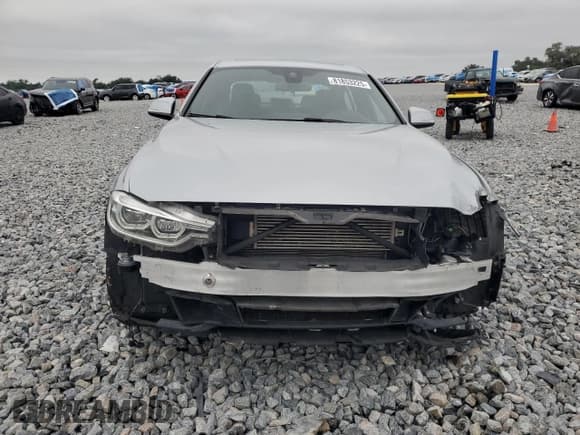 ✅ 2017 BMW 3 Series 330e • VIN: WBA8E1C53HK895143 • Lot: 81853225. Wystawiony na Copart z przebiegiem 77 442 mil. Bezpłatny archiwum sprzedaży aukcyjnych z USA i szczegółowy raport historii pojazdu na DreamBid. Zdjęcie 5.