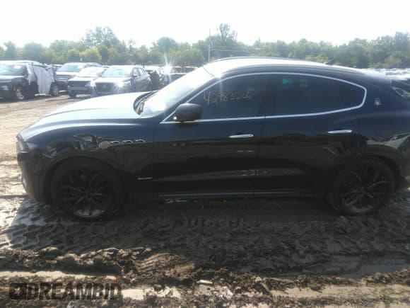 ✅ 2018 Maserati Levante GranLusso • VIN: ZN661XULXJX305890 • Lot: 42983206. Wystawiony na IAAI z przebiegiem 50 809 mil. Bezpłatny archiwum sprzedaży aukcyjnych z USA i szczegółowy raport historii pojazdu na DreamBid. Zdjęcie 14.