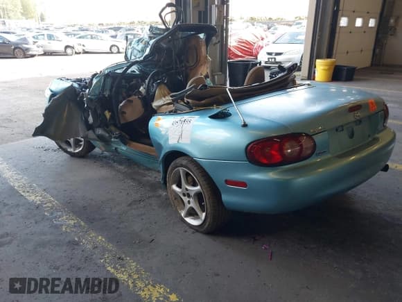 ✅ 2002 Mazda MX-5 Miata Cloth • VIN: JM1NB353420231667 • Lot: 43571555. Listed on IAAI with Not provided. Free auction sales archive from the USA and detailed vehicle history report at DreamBid. Image 3.