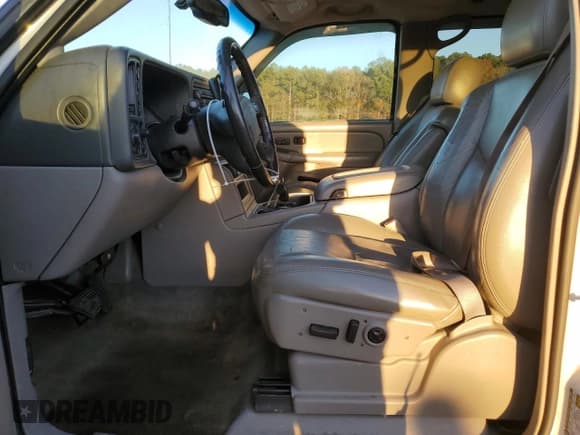 ✅ 2004 Chevrolet Suburban Z71 • VIN: 3GNFK16Z64G155631 • Лот: 80996683. Опубликован ранее на Copart с пробегом 217 805 миль. Бесплатный доступ к архиву аукционных продаж из США и подробный отчёт об истории автомобиля на DreamBid. Изображение 7.