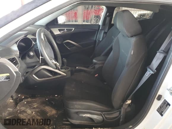 ✅ 2016 Hyundai Veloster • VIN: KMHTC6AD7GU284637 • Lot: 79264494. Wystawiony na Copart z przebiegiem 137 199 mil. Bezpłatny archiwum sprzedaży aukcyjnych z USA i szczegółowy raport historii pojazdu na DreamBid. Zdjęcie 7.