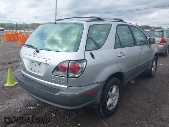 ✅ 2002 Lexus RX 300 • VIN: JTJGF10U420143491 • Lot: 43285107. Wystawiony na IAAI z przebiegiem 277 671 mil. Bezpłatny archiwum sprzedaży aukcyjnych z USA i szczegółowy raport historii pojazdu na DreamBid. Zdjęcie 15.