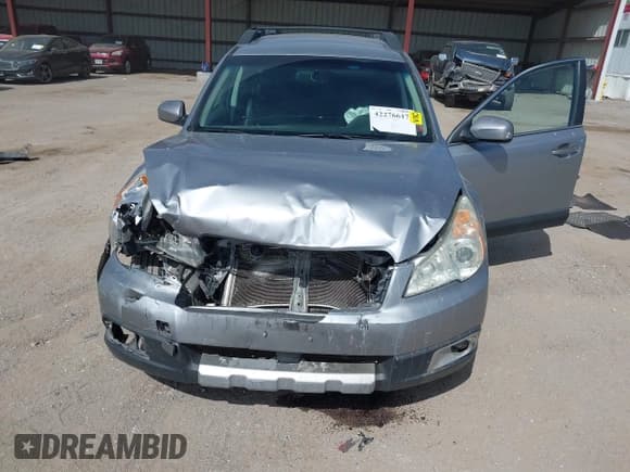 ✅ 2010 Subaru Outback Limited • VIN: 4S4BRCJC4A3372381 • Lot: 42276617. Wystawiony na IAAI z przebiegiem 178 291 mil. Bezpłatny archiwum sprzedaży aukcyjnych z USA i szczegółowy raport historii pojazdu na DreamBid. Zdjęcie 6.