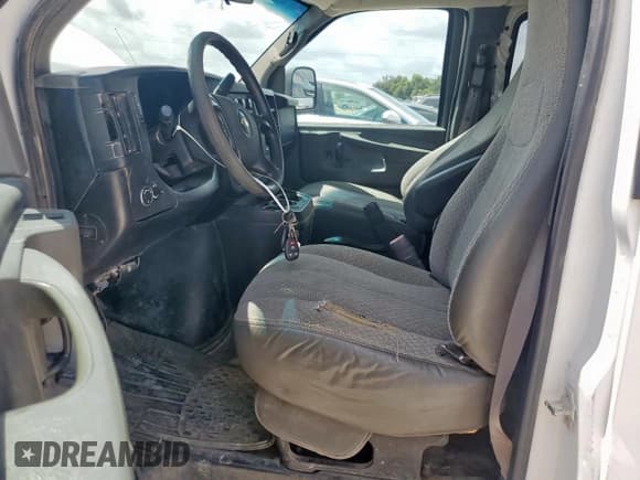 ✅ 2014 Chevrolet Express Passenger LT • VIN: 1GAZG1FGXE1106737 • Lot: 62956805. Wystawiony na Copart z przebiegiem 267 908 mil. Bezpłatny archiwum sprzedaży aukcyjnych z USA i szczegółowy raport historii pojazdu na DreamBid. Zdjęcie 7.