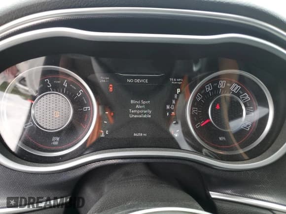 ✅ 2015 Dodge Challenger SXT Plus • VIN: 2C3CDZBG1FH757630 • Lot: 63561574. Wystawiony na Copart z przebiegiem 86 258 mil. Bezpłatny archiwum sprzedaży aukcyjnych z USA i szczegółowy raport historii pojazdu na DreamBid. Zdjęcie 9.